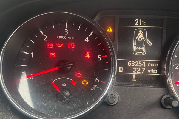 Dashboard showing a DPF warning alert, indicating the exhaust filter is over the limit and requires mobile DPF cleaning.