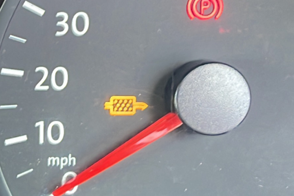 Dashboard showing a DPF system fault indicator, highlighting a blocked exhaust filter needing mobile DPF cleaning